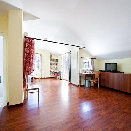 Il Faro Di Manuela Bed & Breakfast Fino Mornasco Exterior photo