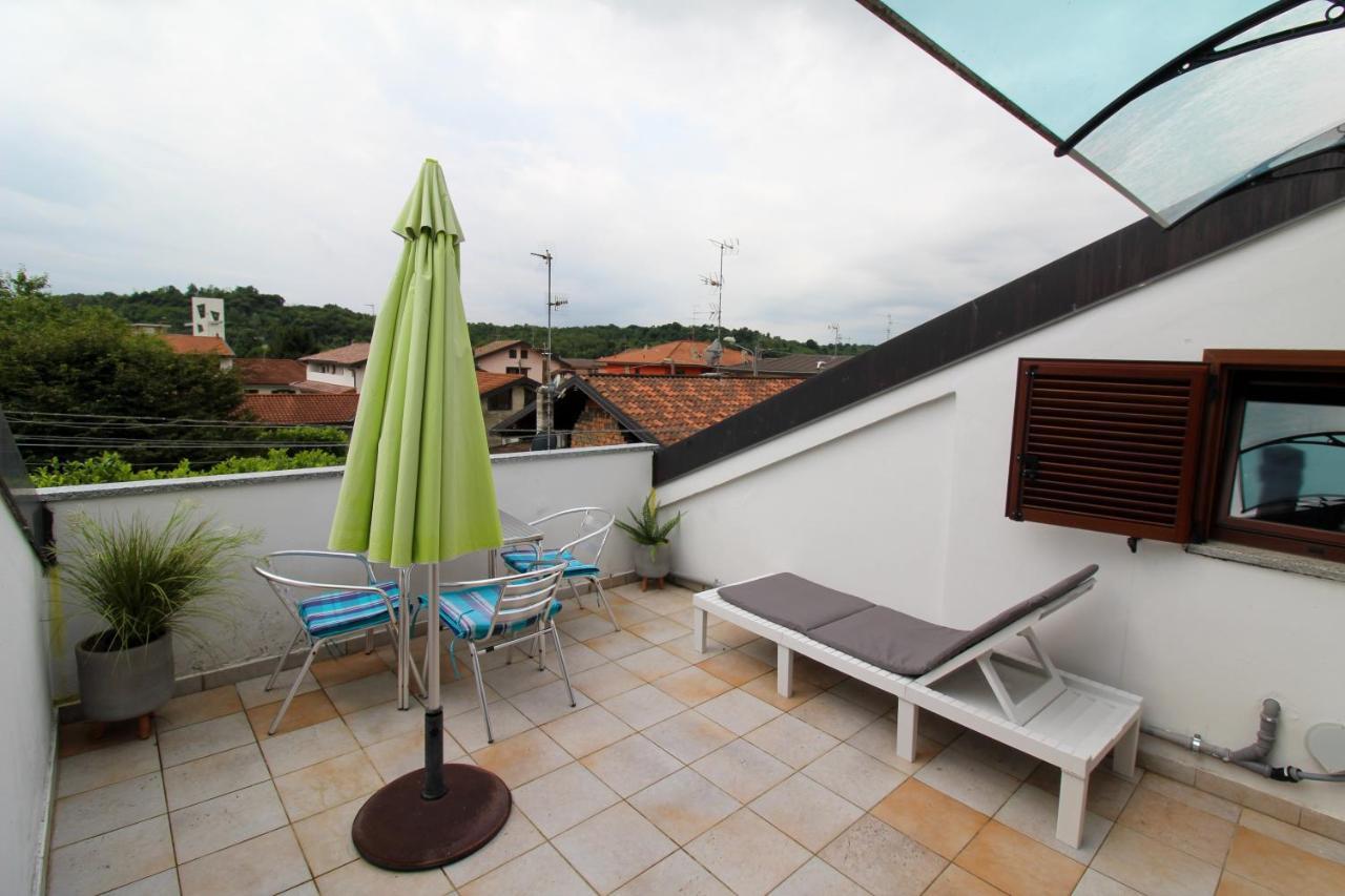 Il Faro Di Manuela Bed & Breakfast Fino Mornasco Exterior photo