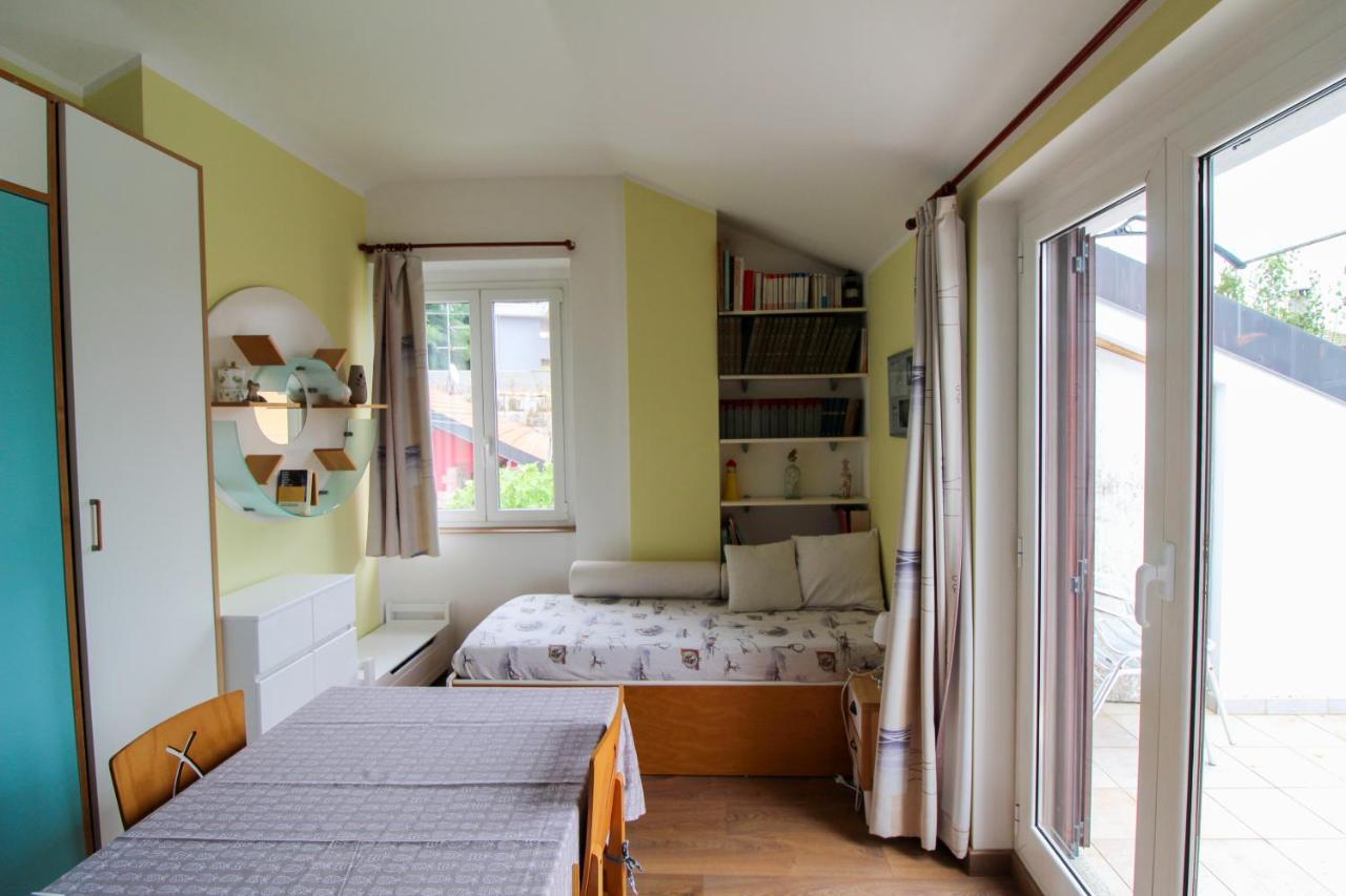 Il Faro Di Manuela Bed & Breakfast Fino Mornasco Exterior photo